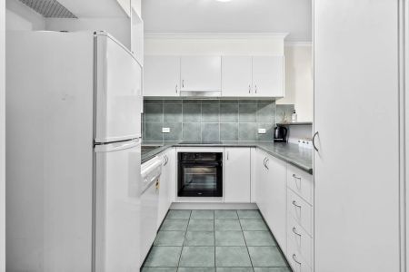 Stylish Fully Furnished Apartment with Dual Balconies in the Heart of Kingston - Photo 5