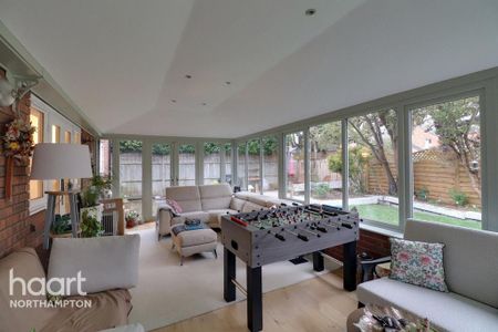 6 bedroom detached house to rent - Photo 3