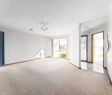 Spacious home in quiet and convenient location - Photo 5