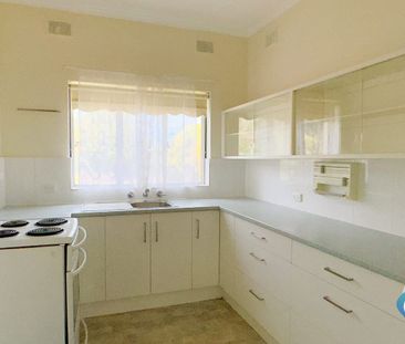 Beautiful family home in the vibrant heart of Croydon Park - Photo 6