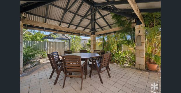 Stunning Family Home In Perfect Location! - Photo 1