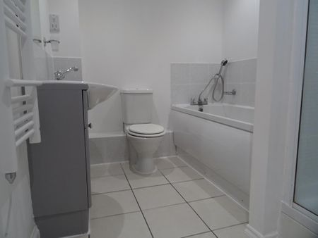 Available 2 Bed Apartment - Photo 3