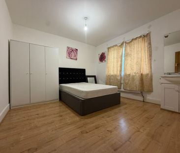 3 Bed Terraced House, Clarendon Road, N18 - Photo 3