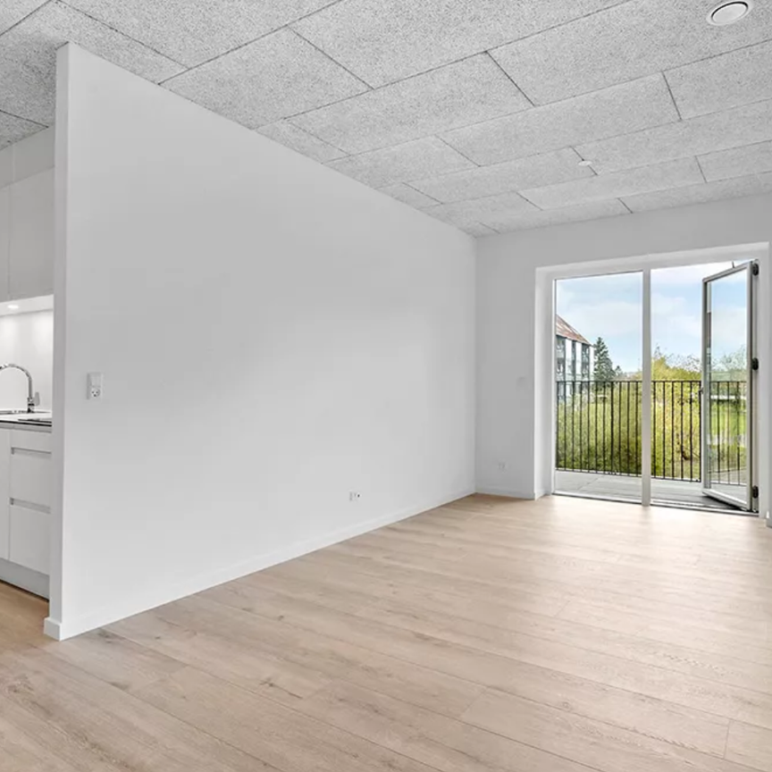 Skøn lys 3 værelses lejlighed, med dejlig sydvendt altan - Photo 1