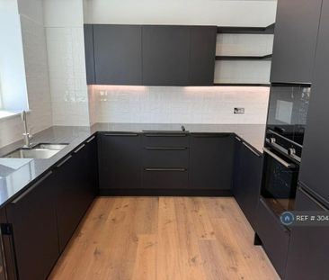 3 bedroom flat to rent - Photo 4