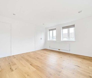 Christopher House, Rosewood Way, Farnham Common, SL2 - Photo 6