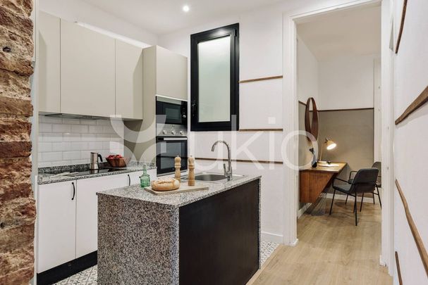 4 room luxury Flat for rent in Barcelona, Spain - Photo 1