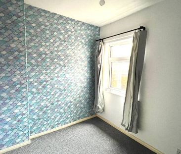 Partly Furnished 3 Bedroom Terrace - Photo 4