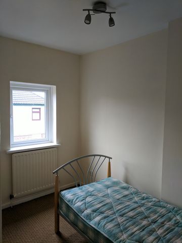 98 Frenchpark Street, Belfast, BT12 6HZ - Photo 2