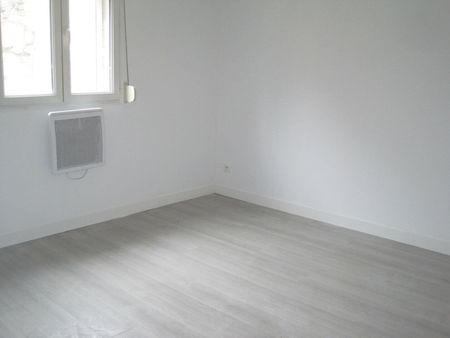 A LOUER APPARTEMENT CENTRE VILLE EN RDC A ST QUENTIN 02100 - Photo 3