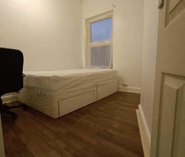 Room in a Shared House, Norway Street, M6 - Photo 6