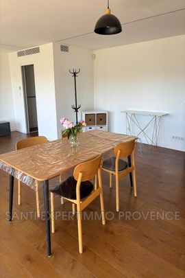 Location Appartement 4 pièces 105m² MARSEILLE 8ème - Photo 1