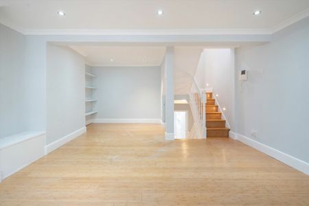 Uxbridge Street, W8, London - Photo 2