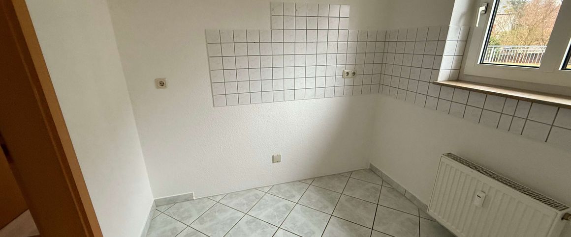 1. OG mit Feldblick / Süd-West-Balkon / Bad mit Wanne+Fenster+Dusche / Stellplatz - Foto 1