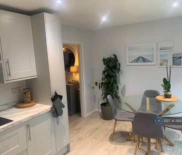 2 bedroom maisonette to rent - Photo 3