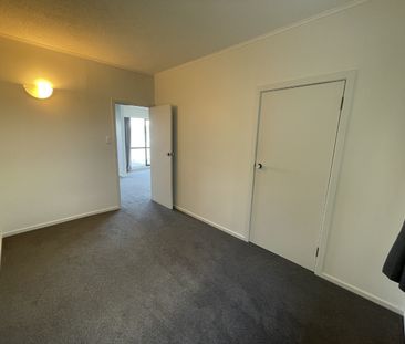 Spectacular Views in Hataitai - Photo 6