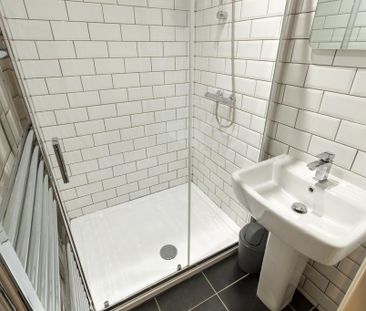 6 bedroom terraced house to rent - Photo 4