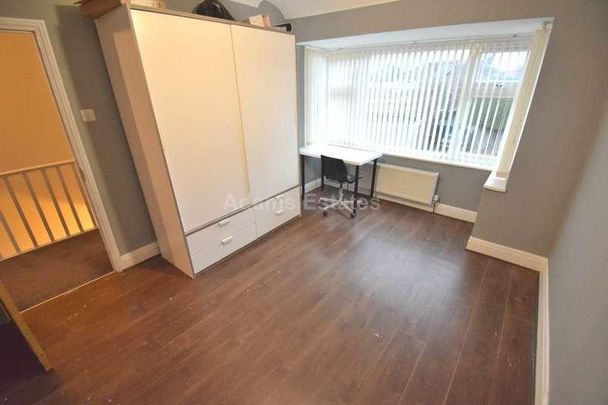 Erleigh Court Gardens, Reading, RG6 - Photo 1