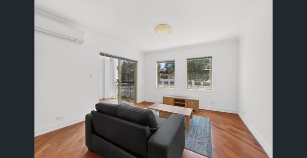 RARE PART FURNISHED 4-BEDROOM APARTMENT IN THE HEART OF JOONDALUP! - Photo 1