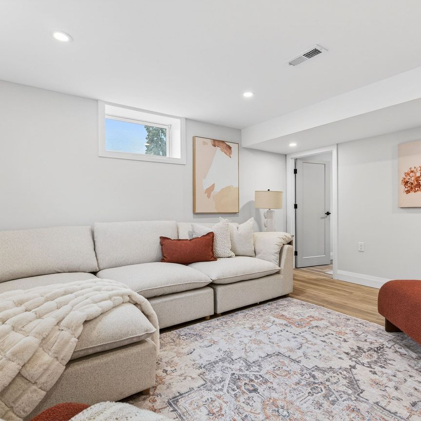 For Lease - 330 East 15th Street Unit# Lower, Hamilton, Ontario - Photo 1