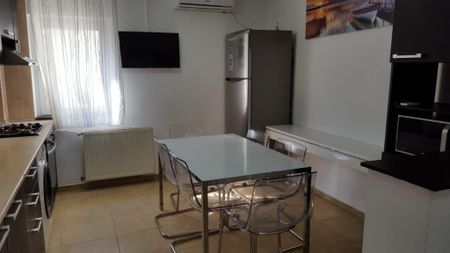 Mall Vitan,Ap.3 cam,mobilat,renovat - Fotografie 3