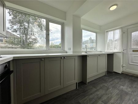 3 bedroom semi-detached house to rent - Photo 2