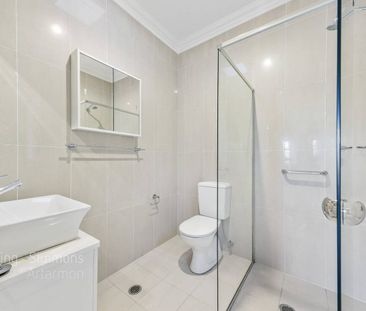 Immaculate North-Facing 3 Bedroom house, Minutes to the station, sh... - Photo 6