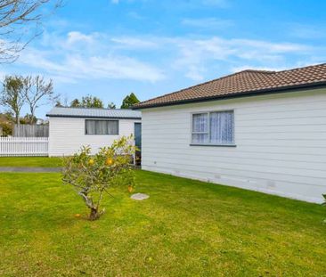 Spacious & Sunny 3 bedroom house Ready to move in! - Photo 2