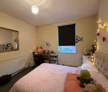 Bright & Lovely-bedroom House // Claude Street, NG7 - Photo 5