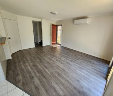 This comfortable 3-bedroom townhouse is in a perfect location - Photo 1