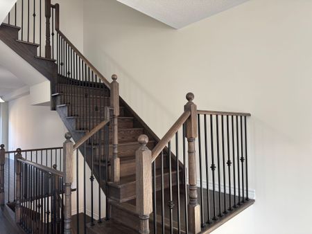 For Lease - 288 Carnwith Drive, Whitby, Ontario - Photo 4