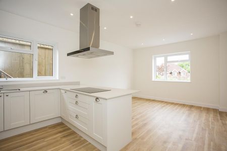 3 bedroom link detached house to rent - Photo 4