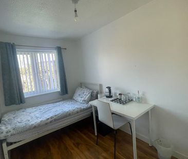 Room in a Shared Flat, Orphan Street, L7 - Photo 6