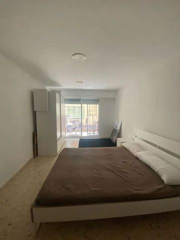 Carrer del Periodista José Ombuen, Valencia, Valencian Community 46010 - Photo 2