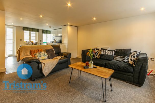 3 bed Apartment for Rent - Photo 1