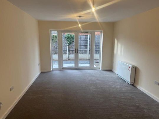 Elliott Road, March - Photo 1