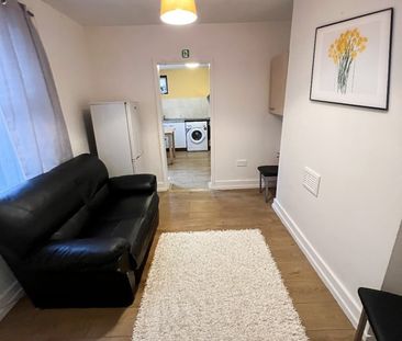 Room in a Shared Flat, Claremont Road, W9 - Photo 1