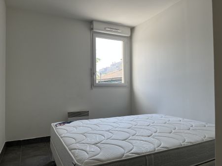 Location Appartement 2 pièces 34m² MARSEILLE 10ème - Photo 3