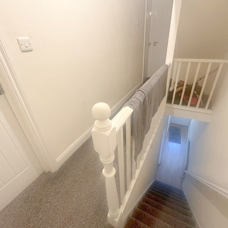 6 Bedroom End Terraced House - Photo 1