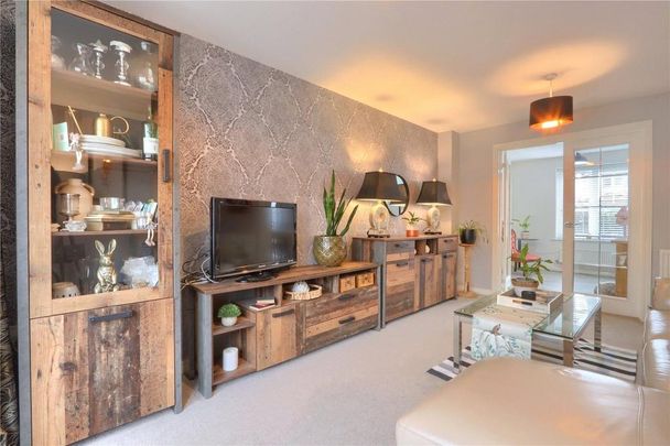 4 bedroom detached house to rent - Photo 1