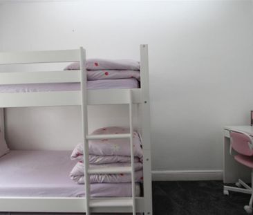 4 bedroom end of terrace house to rent - Photo 4
