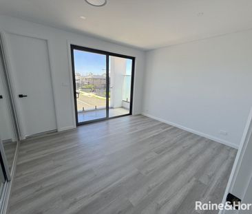 Stunning Modern Home Packed with High-End Features - Photo 5