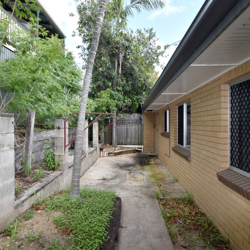 PLEASANT DUPLEX IN QUIET STREET - Photo 1