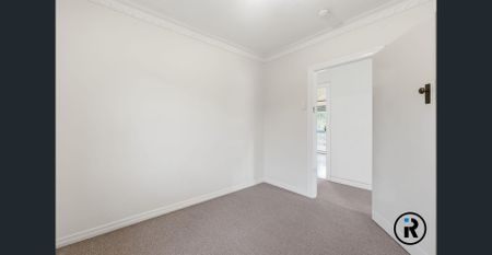 Spacious Dual-Living Opportunity in a Convenient Carina Location 🏡 - Photo 4