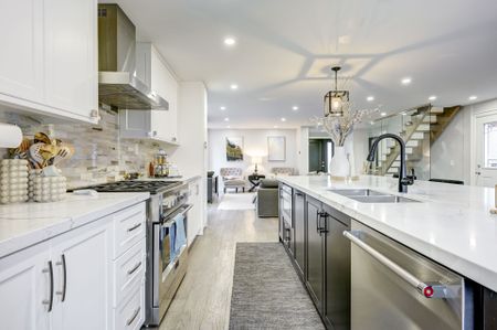 For Lease - 3035 Saracen Court, Mississauga, Ontario - Photo 2