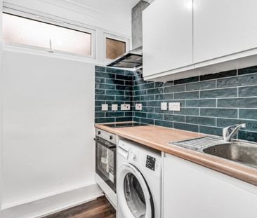 West Cromwell Road, SW5 - Photo 3