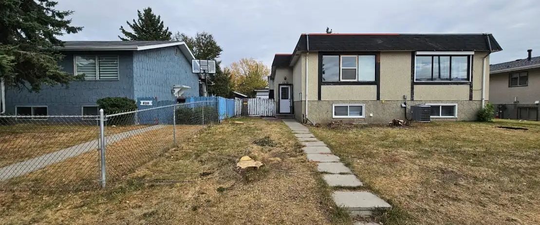 Main floor 2 bedroom 1.5 bathroom duplex for rent in Thorncliff. | 6208 Beaver Dam Way Northeast, Calgary - Photo 1