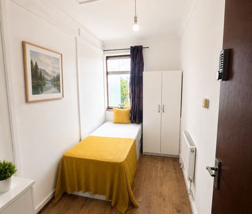 Room in a Shared House, Cairnfield Avenue, NW2 - Photo 3
