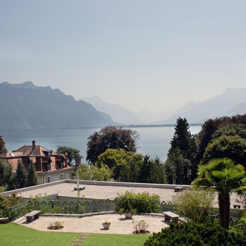 Zu vermieten - Schönes möbliertes 4.5-Zimmer-Apartment mit Seeblick in La Tour-de-Peilz (VD) - Photo 1