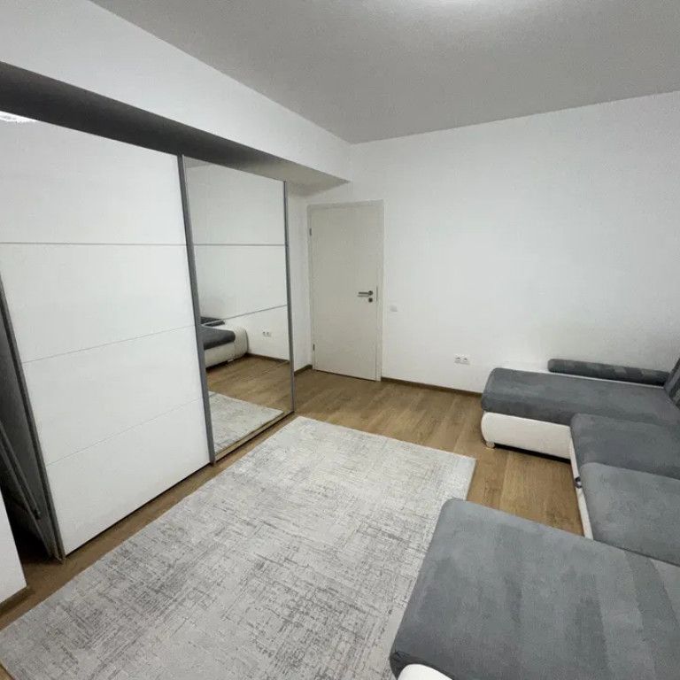 Garsoniera spatioasa, 40 mp, mobilata si utilata, loc de par - Fotografie 1